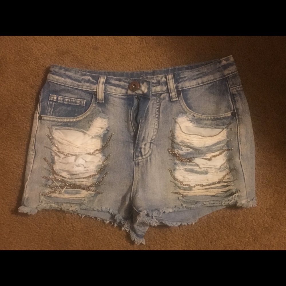 Distressed shorts with chains